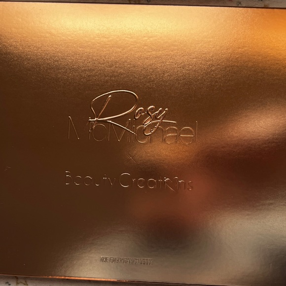 Esta nueva esta en su caja nunca ha sido abierta , tiene colores hermoso - Picture 3 of 3